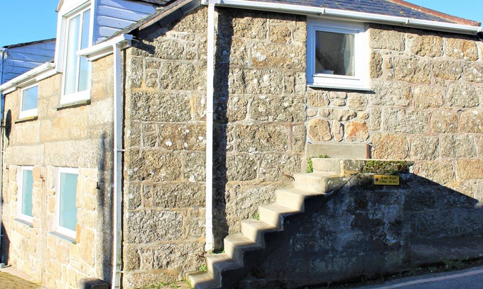 Porthcurno Apartamento | GROUND FLOOR THE HAYLOFT, family friendly, with a garden in Sennen