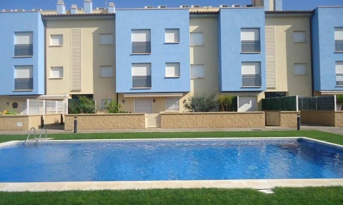 Els Griells Apartamento | Planta baja con amplia terraza al lado de la playa