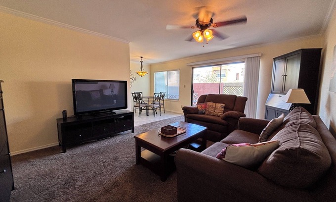 South Scottsdale Condominio | Ground level 2 bed, 2 bath condo, Heated community pool, spa & fitness center.