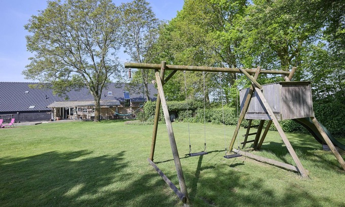 Handel Casa | Group farmhouse with garden in wooded area