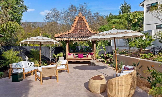 Summerland Condominio | Group-Friendly | 2 King | Views | Tranquil Oasis