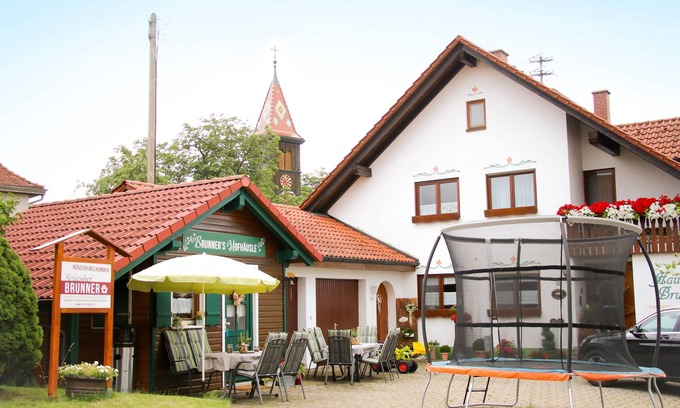 Hayingen Apartamento | Group holiday apartment "Dorfglück", 180sqm, garden, balcony, 3 bedrooms, 1 multi-bed room, max. 13 people