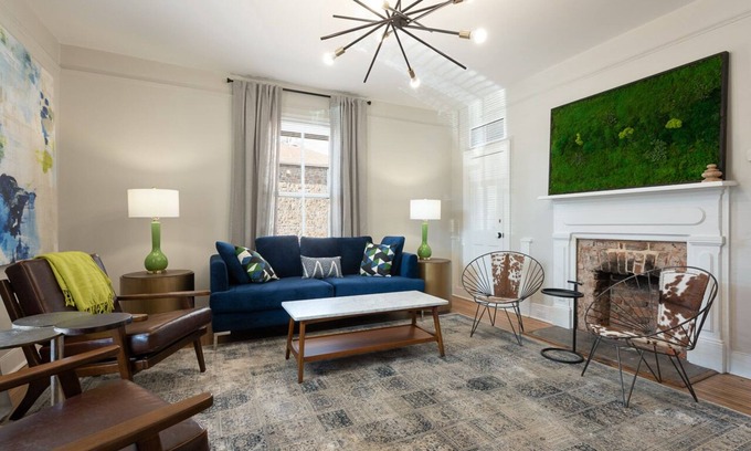 Belmont Apartamento | Grove Apartment | 2 bed, 2 bath Luxury 30 + Rental in Downtown Belmont