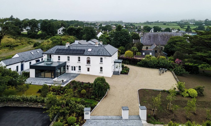Schull Casa | Grove House Schull, Harbour Views, walking distance to all amenities