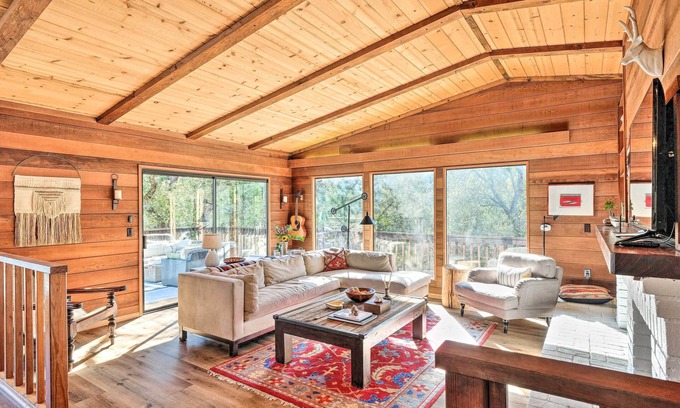 Groveland Cabina | Groveland Cabin w/ Outdoor Perks & Game Room