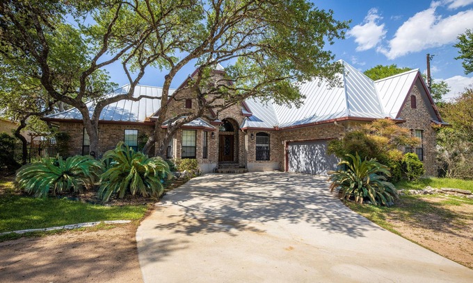Gruene Casa | Gruene Vista en el río Guadalupe, a 1 milla de Gruene, a 3 millas de Schlitterbahn.