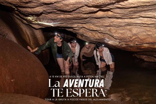 Livingston Casa | Grutas el Encanto - Casa de la Colina - Ruta a Petén