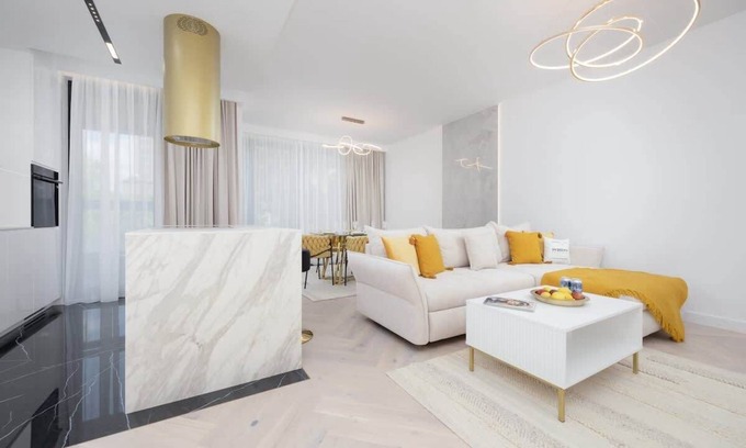 Mirow Apartamento | Grzybowska 37 Warsaw | Prestigious Apartment | Balcony | Parking