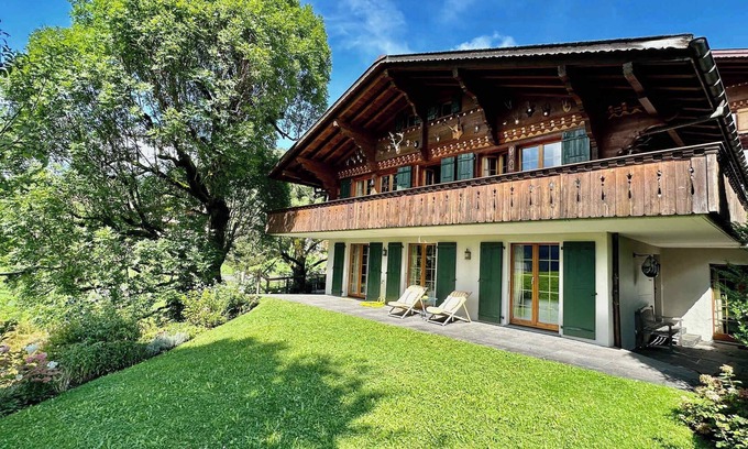 Zweisimmen Nr Gstaad Chalet De Esquí | Gstaad Gem: Best Alps View & Serene Pond