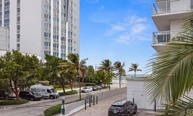 Barrier Island Apartamento | On the water-1-bedroom unit-private patio-with BBQ-WiFi, AC-downtown-restaurants