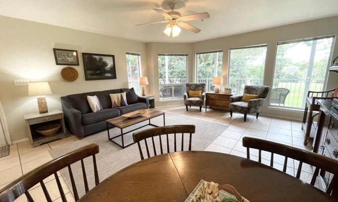 New Braunfels Condominio | ¡Fin de semana disponible del Día del Trabajo! 2BDR / 2BTH!