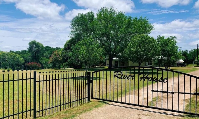 Center Point Casa | Guadalupe River Home in Center Point