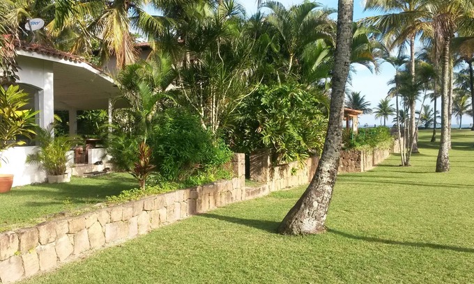 Guaeca Casa | Guaecá playa, en el campo, casi de pie en la arena con vistas al mar