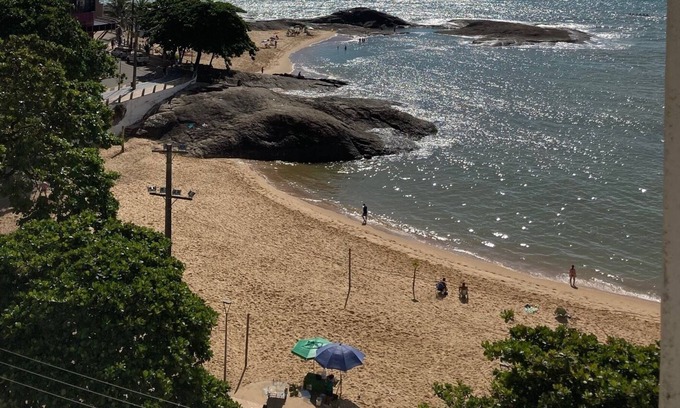 Centro Apartamento | Guarapari Centro - Praia das Castanheiras Beach Front Air Conditioning and Wi-Fi