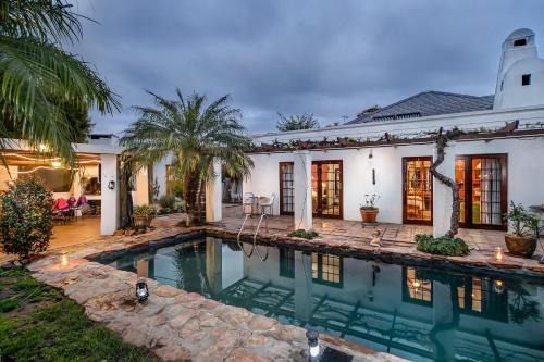 Robertson Casa | GuBas De Hoek meet eat sleep