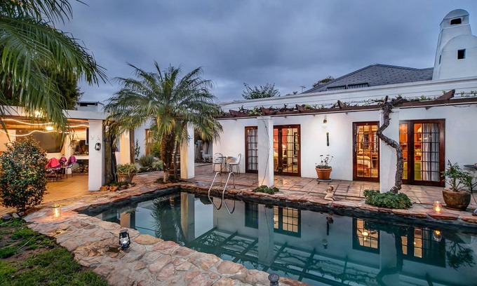 Robertson Casa | GUBAS DE HOEK meet eat sleep