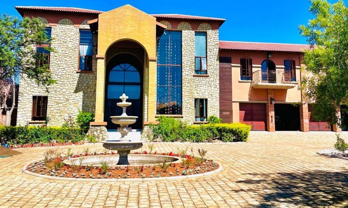 Polokwane Casa | Gucci Manor Boutique Guesthouse