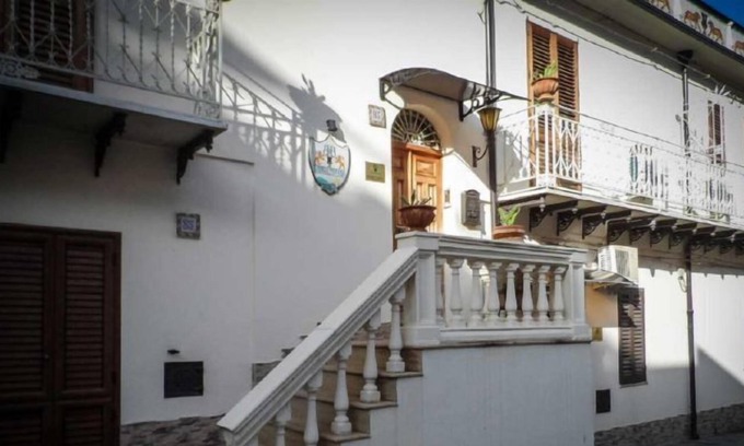 Santo Stefano di Camastra Casa | Guest House a Portapalermo