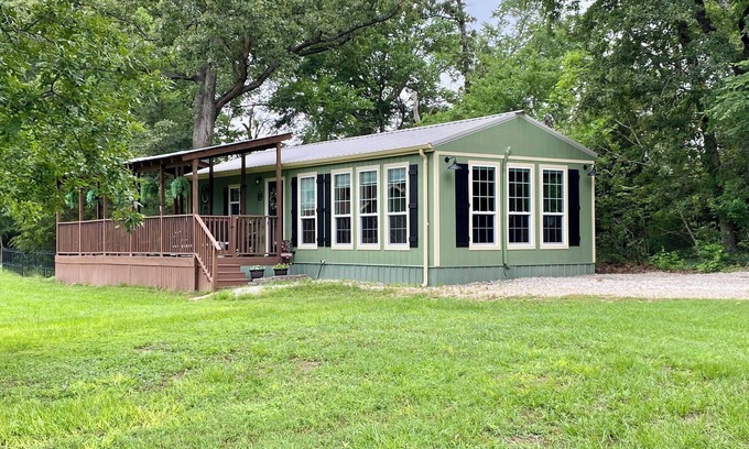 Grand Saline Cabaña | Guest house 10 min from Canton. Full kitchen. Spa. Fire pit. High Speed WiFi.