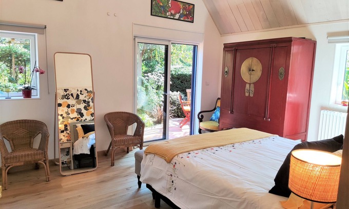 Turqueville Cama Y Desayuno | guest house in a garden next to Utah Beach point.