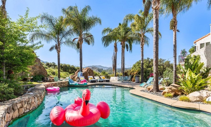 Calabasas Casa | Casa de huéspedes promotora musical con piscina en The Malibu Retreat