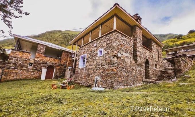Roshka Casa | Guest House Temi In Gudani