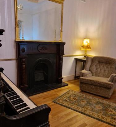 Naas Casa | Guest Lodge