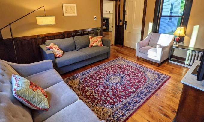 Middletown Casa | Guest pavilion in 1814 Historic Home in Middletown
