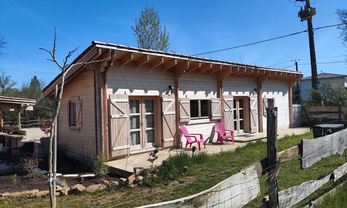 Varen Chalet De Esquí | Guest Room 'Au Chant Des Oiseaux - Mésanges -' in Varen, Wood-fired Pizza and Air Conditioning