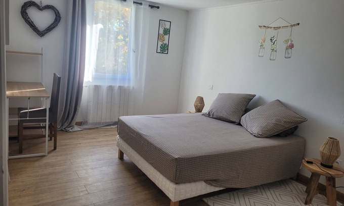 Cabannes Cama Y Desayuno | Guest Room 'Chambre D'hôtes Nature' with Shared Terrace, Wi-Fi and Air Conditioning