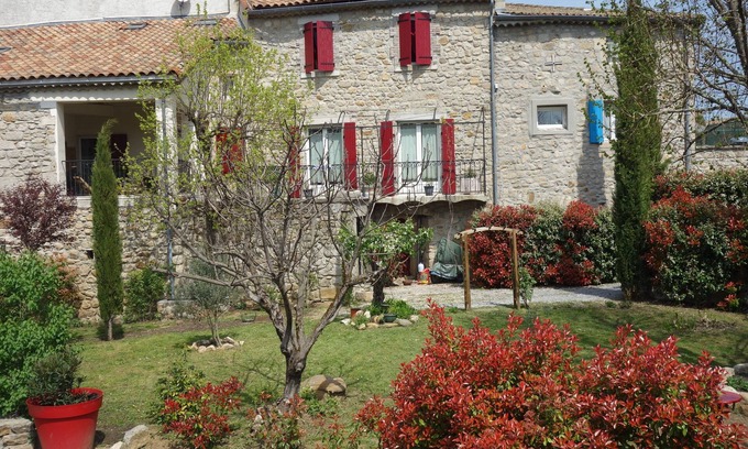 Les Assions Casa | HABITACIÓN DE INVITADOS EN CASA TÍPICAMENTE CÉVENOLE