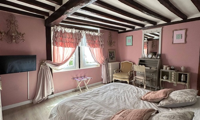 Suzay Cama Y Desayuno | Chambre d'hôtes 'Marquise De Pompadour' con piscina, desayuno, jardín compartido y Wi-Fi