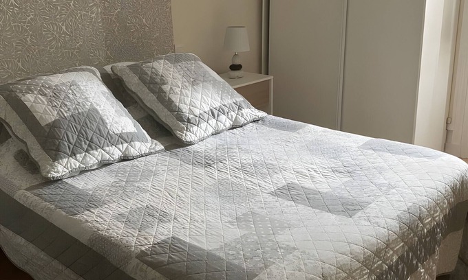 Segonzac Cama Y Desayuno | Guest Room 'Room #4 - 2 Persons' with Shared Pool, Shared Terrace and Wi-Fi