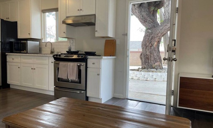 Glendora Casa | Guest Studio. Private Entrance. Safe Neighborhood.