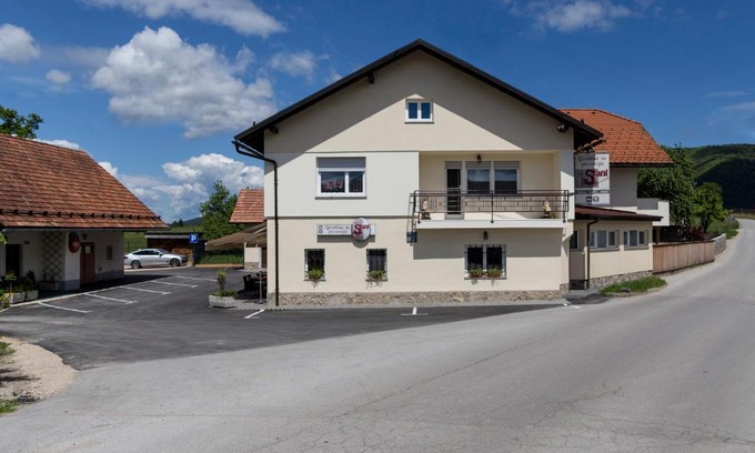 Zerovnica Casa | Guesthouse & Apartments PRI STANI