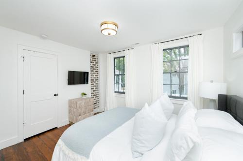Cannonborough Elliotborough Casa | Guesthouse Charleston WEST 62 and 64