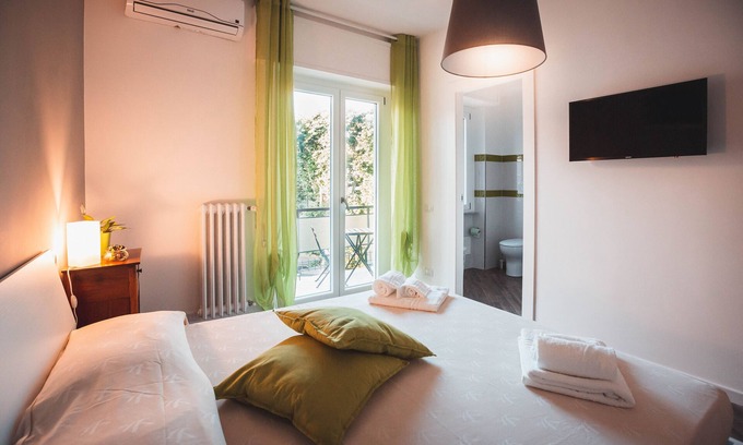 Civitavecchia Cama Y Desayuno | GuestHouse Colors - Verde Marino(Deluxe con Balcone)