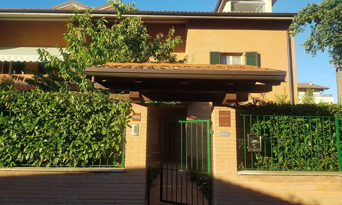 Trivolzio Casa | Guesthouse "La Quercia Fiorita " accommodation bright villa
