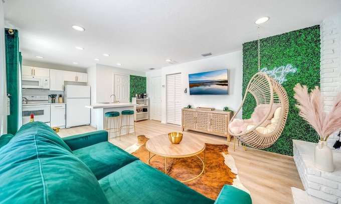 Southwest Casa | Guesthouse with Fenced Yard- Palm Wave Says