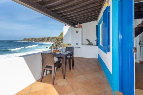 Ribeira Grande Casa | GuestReady - Beachfront Casa da Praia