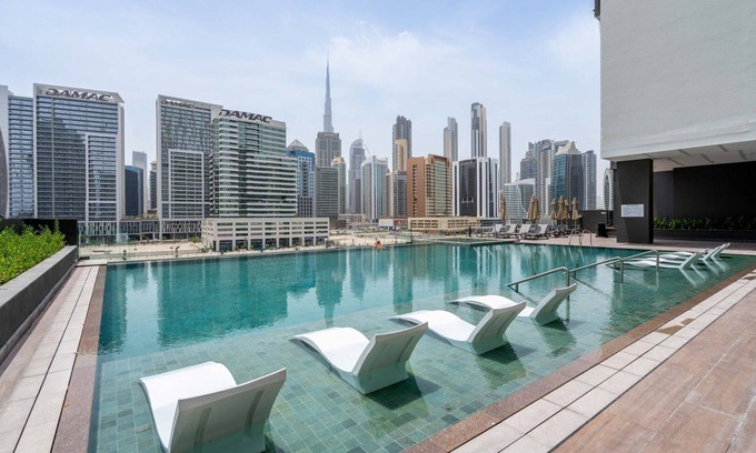 Business Bay Apartamento | GuestReady - Majestuosas vistas al canal y al Burj Khalifa
