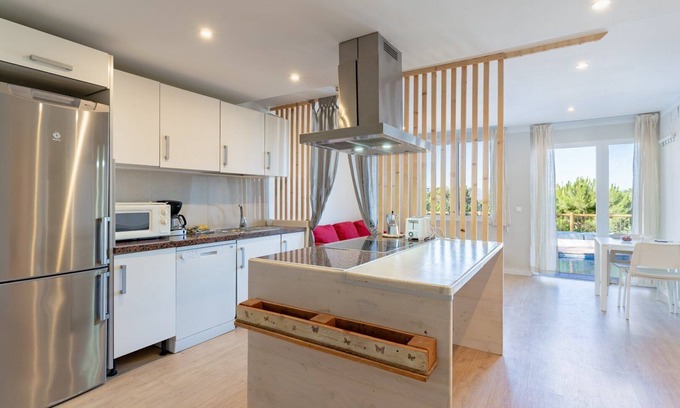 Torremolinos Chalet De Esquí | GuestReady - Poolside Paradise in the Suburbs 2