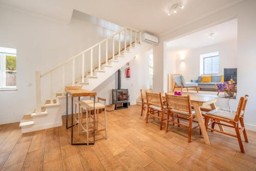Almocageme Casa | GuestReady - Romantic nook in Adraga