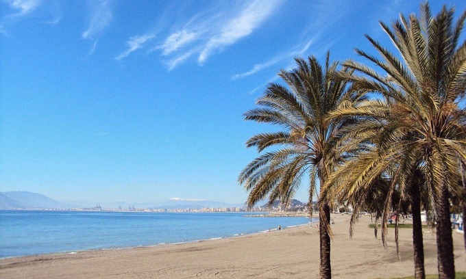 Playas del Palo Apartamento | GuestReady - Terrace Malaga view