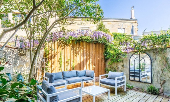 Talence Casa | GuestReady - The secret garden in Talence