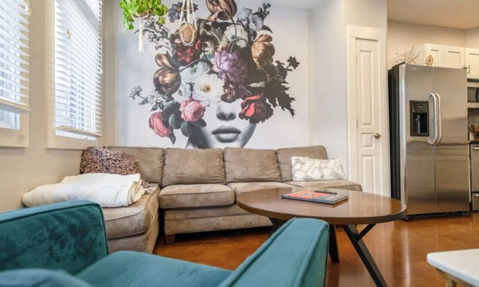 West End Condominio | Guitar Groove: King Beds & Keyless Entry Near Music Row – A Stunning Nashville Escape!