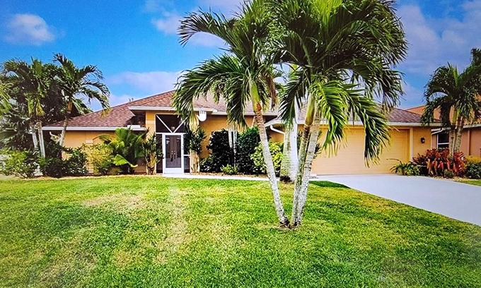 Burnt Store Casa | Gulf Access - Heated Pool - Watch manatee & fish from dock