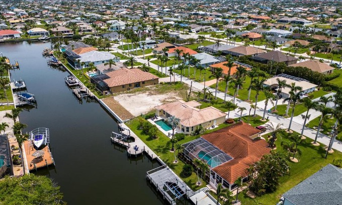 Pelican Casa | Gulf Access, Heated Pool, Sleeps 6 - Villa Coastal Retreat - Roelens Vacations