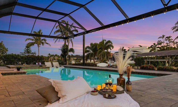 Pelican Casa | Gulf Access, Heated Salt Water Pool, Kayaks - Villa Surfside Escape - Roelens Vacations