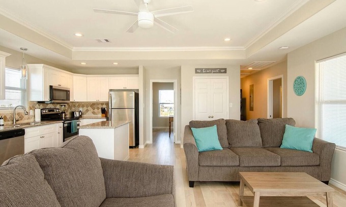 Crystal Beach Casa | Gulf Breeze - 2 bedroom, 2 bath home that sleeps 6 - Beach & The Gulf Breeze!